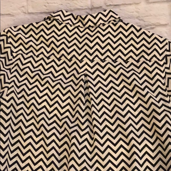 Sz M American Eagle chevron pattern blouse - Picture 4 of 5